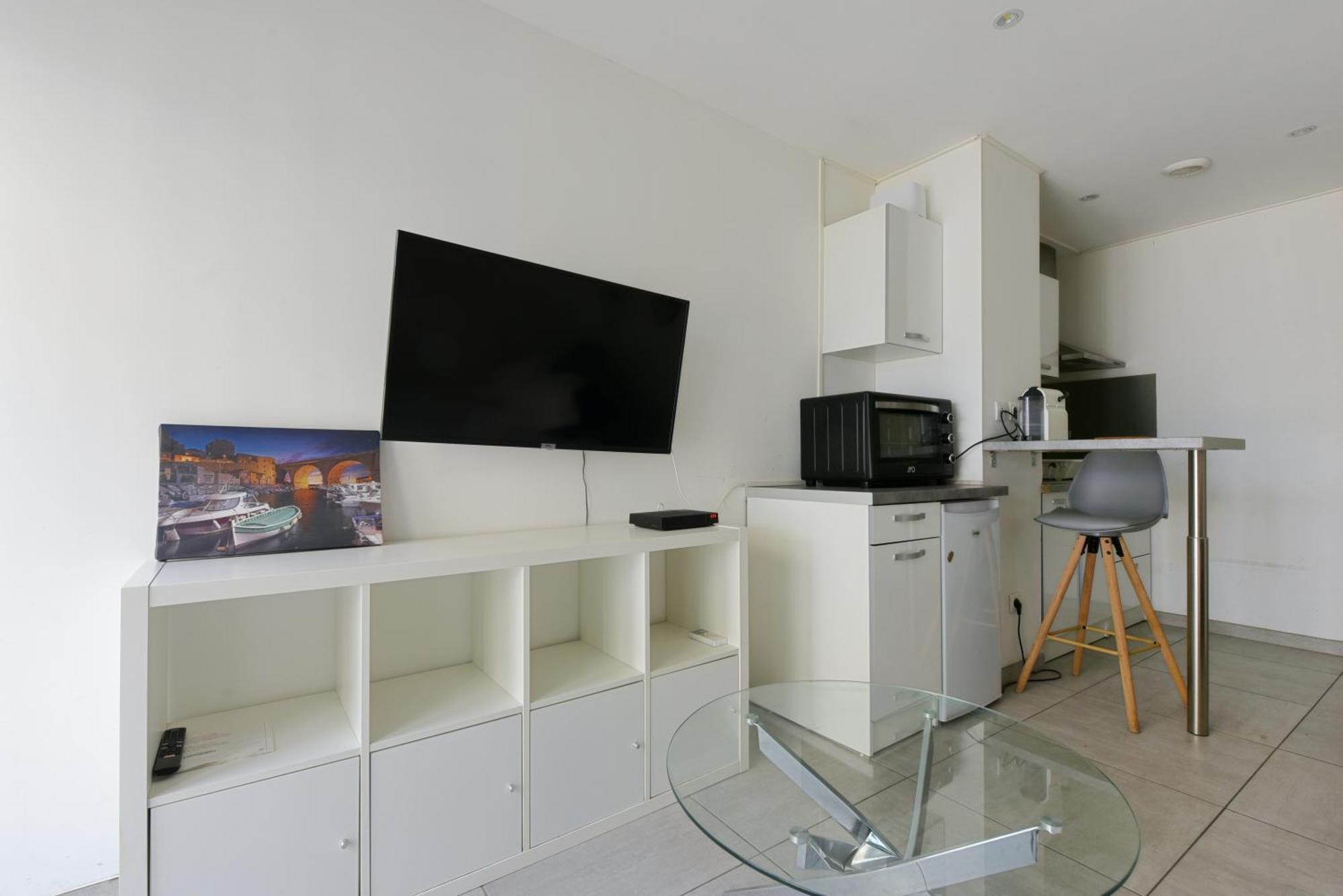 Provencal Studio Netflix Appart-Hotel-Provence La Fare-les-Oliviers Екстериор снимка