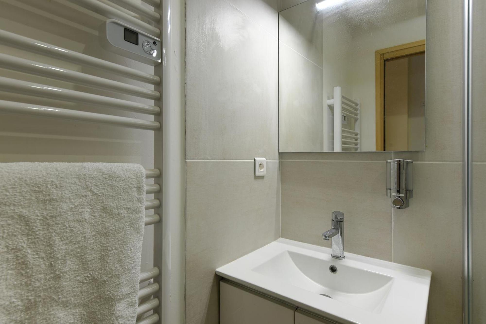 Provencal Studio Netflix Appart-Hotel-Provence La Fare-les-Oliviers Екстериор снимка